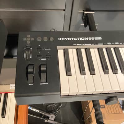 M-Audio Keystation 88 MkIII MIDI Keyboard Controller 2019 - Present - Black image 2