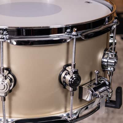DW- DRPT6514SSGT- DW  Performance Series Snare Drum 6.5x14 Hard Satin Lacquer - Gold Mist image 10