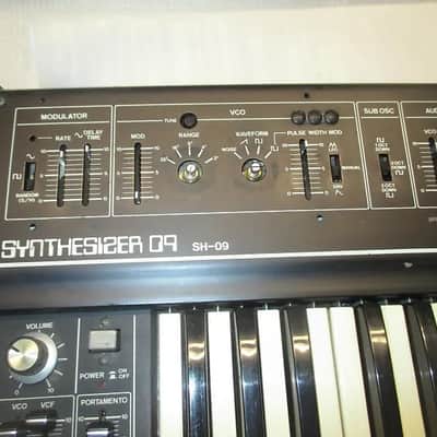 ROLAND SH 09 SYNTHESIZER image 3