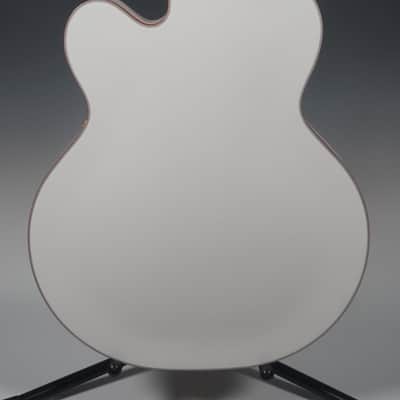 Gretsch Professional Collection Falcon Hollow Body with String-Thru Bigsby and Gold Hardware, Ebony Fingerboard, White w/ HSC image 4