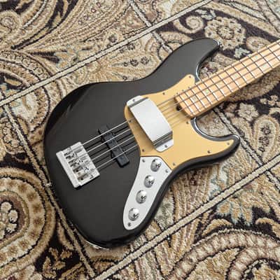 Fender American Deluxe Jazz Bass - 2005 - Montego Black w/ OHSC image 4