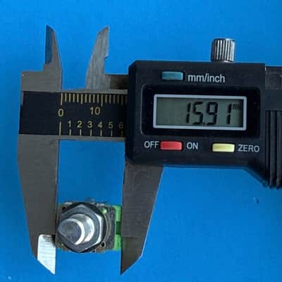 AKAI MPK 25 APC40 MKI MIDI Controller Part: ALPHA Potentiometer 2.5KB Pot image 9