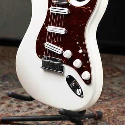 Fender American Ultra Stratocaster Guitar - Arctic Pearl with Hardshell Case - Used image 4