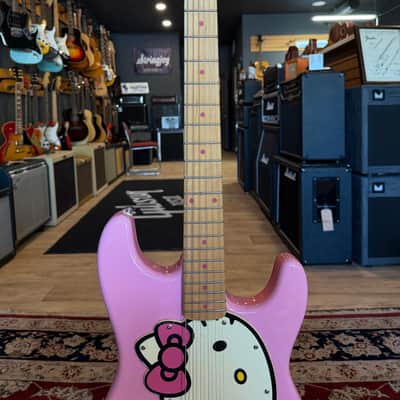 Squier Hello Kitty Stratocaster 2024 - Present - Pink image 3