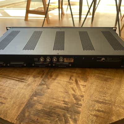 Lynx Aurora (n) 16-Channel AD/DA Converter with Thunderbolt Interface 2010s - Blue/Black image 4