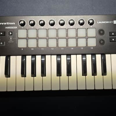 Novation Launchkey Mini MKII MIDI Keyboard Controller 2015 - 2019 - Black image 2