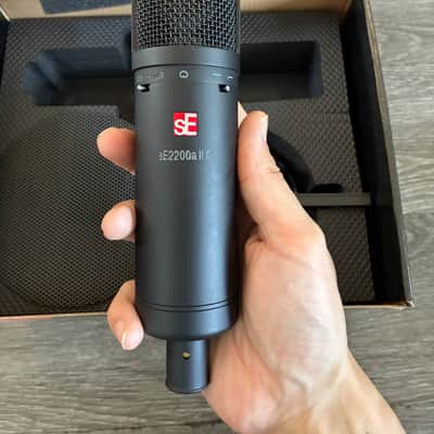 sE Electronics sE2200a II C Large Diaphragm Cardioid Condenser Microphone 2012 - 2017 - Black image 2
