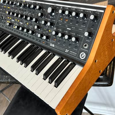 Moog Subsequent 37 Analog Synth 2017 - Present - Black Bild 4