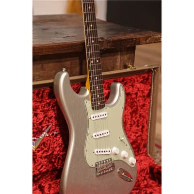 FENDER Custom Shop '63 Stratocaster Closet Classic Aged Inca Silver image 8