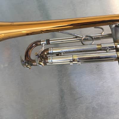 SUMMER DEAL RARE LARGE BORE HOLTON MODEL 51 TRUMPET ORIGINAL FINISH COMPRESSION FINE LARGEST BORE HOLTON MADE ELKGART MADE WITH GOOD CASE image 20