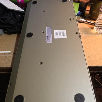 MicroKorg with PSU and clean battery compartment image 11