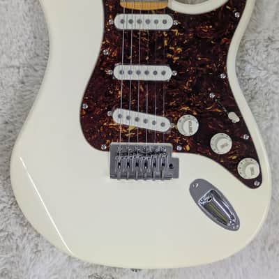 Tagima Model TG530-OWH Double Cutaway Electric Guitar in Olympic White Finish image 2