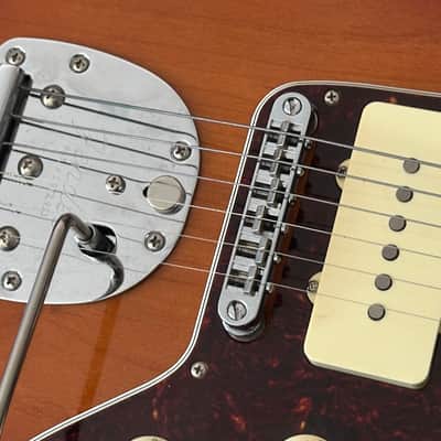 Nice 2019 Fender Vintera '60s Jazzmaster Modified with Pau Ferro Fretboard 3-Color Sunburst image 4