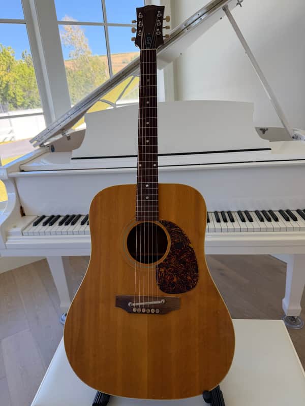 Gibson J-50 Deluxe