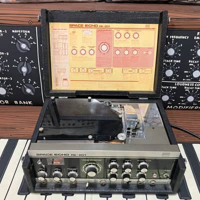 Roland RE-201 Space Echo Tape Delay / Reverb 1974 - 1988