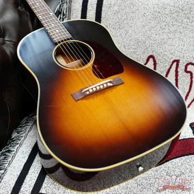 Gibson Custom Shop 1942 Banner J-45 Vintage Sunburst 4.00 LBS image 7