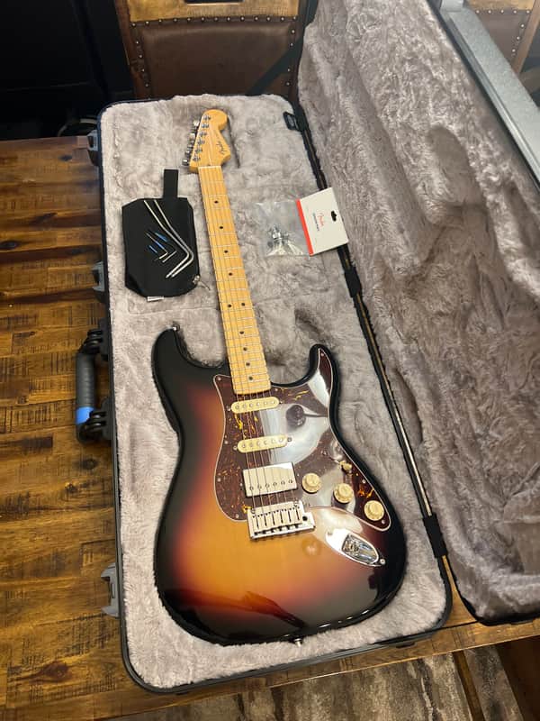 Fender American Standard Stratocaster with Maple Fretboard 1998 - 2000 - 3-Color Sunburst
