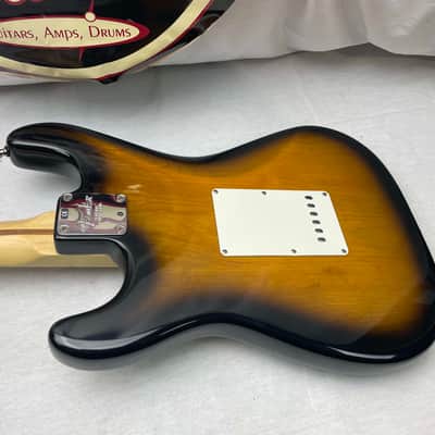 Fender Buddy Guy Stratocaster Guitar with Case 1999 - 2-Color Sunburst / Maple fingerboard image 18