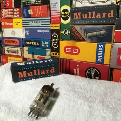 1x Vintage 1960s Mullard Gt Britain Special Edition GreenTip InstrumentGrade ECC81 12AT7 NOS ~ Grail Holographic Rich Beer Pub Classic Tone image 1