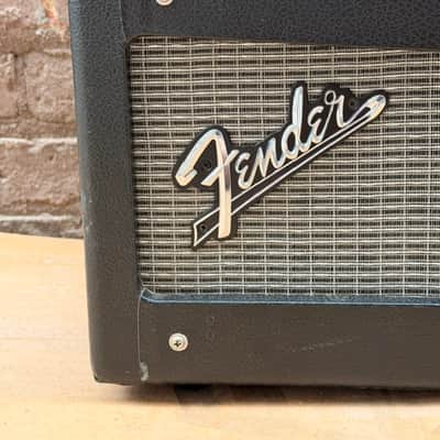 Fender Mustang V 150-Watt Modeling Guitar Amp Head with MS-4 Footswitch image 2