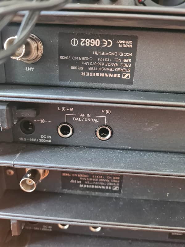 Immagine Sennheiser 🎧 4× Sennheiser SR 300 IEM In-Ear Monitoring Receivers  + AC 1 Antenna Combiner - 1