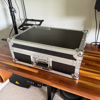 Pioneer DJM-750MK2 w/ Odyssey Flight Case & Decksaver image 13