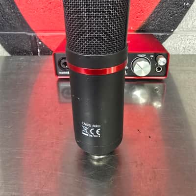 Focusrite Scarlett 2i2 2nd Gen Studio Bundle with Headphones, Mic and Cable 2016 - 2018 - Black/Red image 8