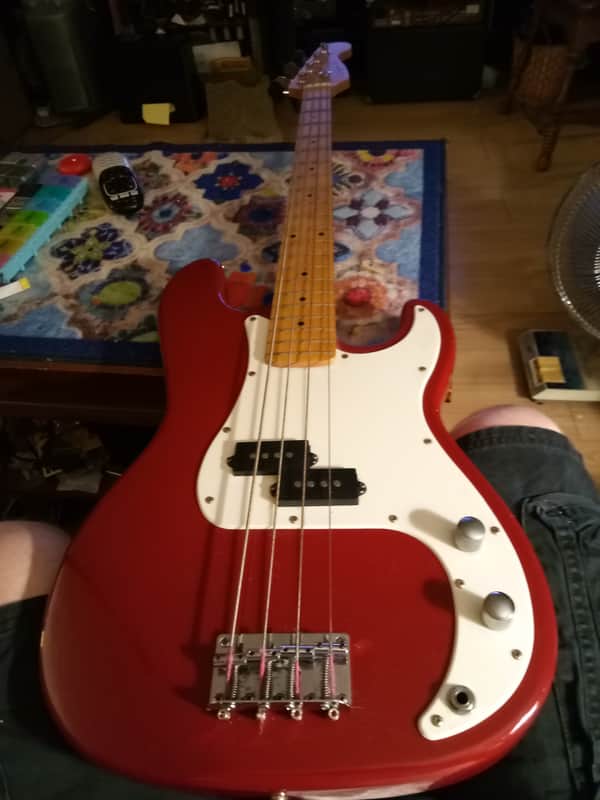 California P bass 90's - Red image 1