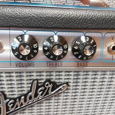 Fender '68 Custom Deluxe Reverb 2-Channel 22-Watt 1x12" Guitar Combo image 4