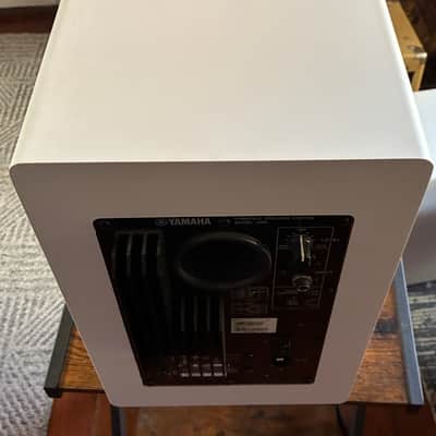 Yamaha HS8 8" Powered Studio Monitor (Pair) 2015 - Present - White image 9