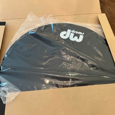 ** Unused ** DW Gloss Black, Non-Vented Bass Drum Head - 22" (DRDHGB22KNV) image 4