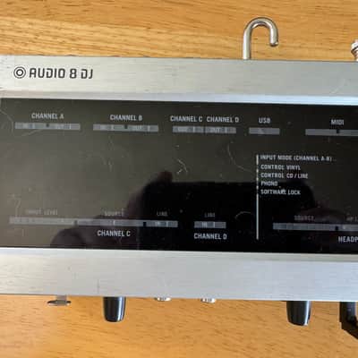 Native Instruments Audio 8 dj 2015 - Black image 1