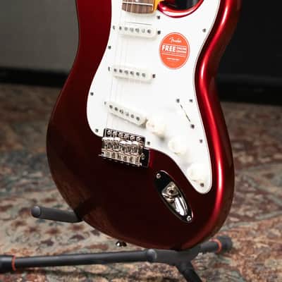 Squier Classic Vibe '60s Stratocaster Electric Guitar - Candy Apple Red image 4