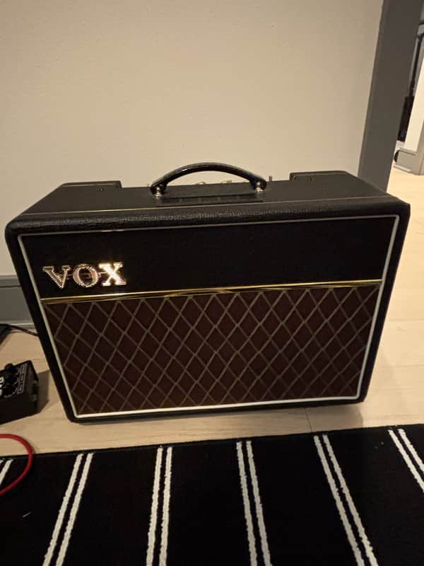 Vox AC10C1 Custom 10-Watt 1x10" Guitar Combo 2015 - 2019 - Black image 1