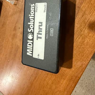 MIDI Solutions MSL THRU 2 Output Active MIDI Thru Box 2010s - Black image 1
