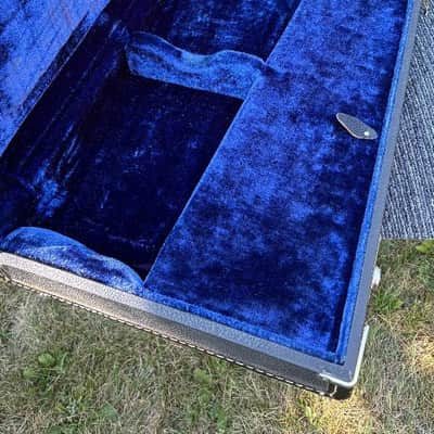 VINTAGE 1970's RICKENBACKER 4001 BASS CASE w/KEYS image 6