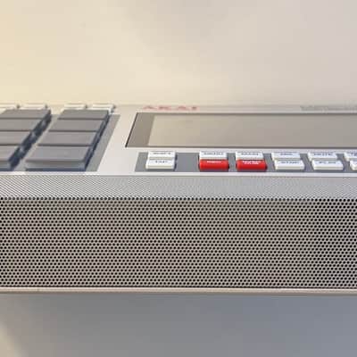 Akai MPC Live II Standalone Sampler / Sequencer Retro Edition 2020 - Present - Grey image 6