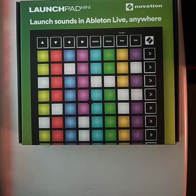 Novation Launchpad Mini MKIII Pad Controller 2019 - Present - Black image 2