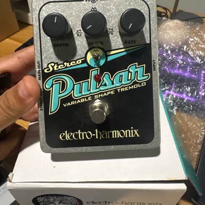 Electro-Harmonix Stereo Pulsar Analog Tremolo 2007 - Present - Blue image 2