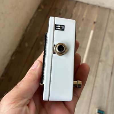 TC Electronic Polytune 3 Mini Polyphonic Tuning Pedal 2019 - Present - White electric guitar pedal image 6