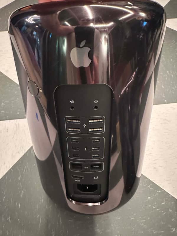 Apple Mac Pro (Late 2013) image 1