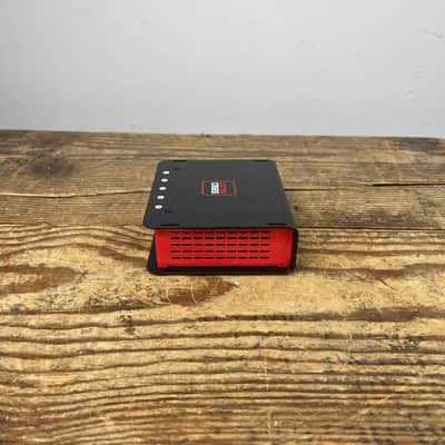 Gator Cases Power-5 Pedal Board Isolated Power Supply like new with box image 2