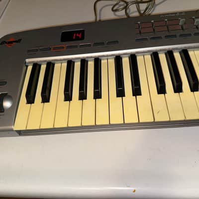 M-Audio Oxygen 49 MKI MIDI Keyboard Controller 2006 - 2009 - Silver image 2