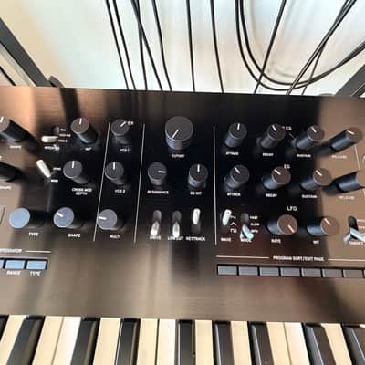 Korg Prologue 16 Polyphonic 61-Key 16-Voice Analog Synthesizer 2018 - Present - Black/Wood image 5