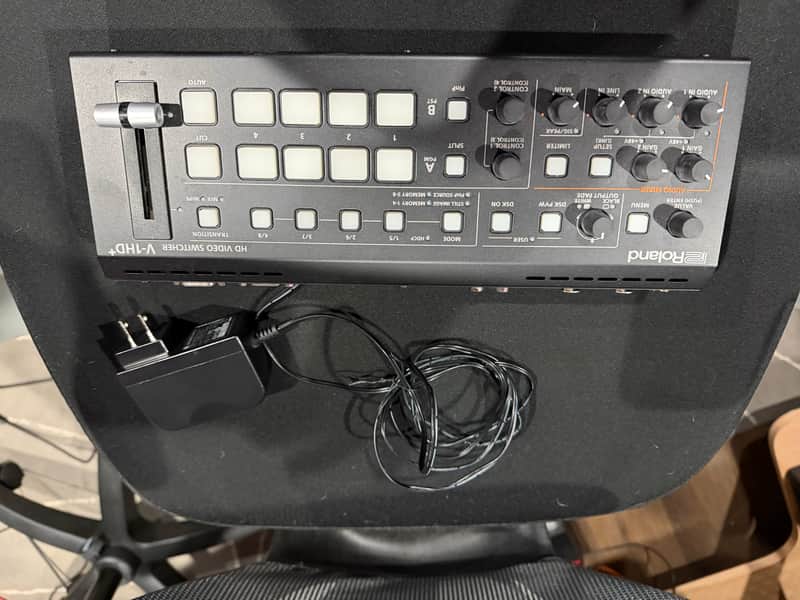 Roland V-1HD+ Compact 4 x HDMI HD Video Switcher XLR image 1