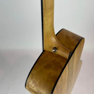 Breedlove 12-String - USA Hand Made Natural Figured Myrtle Wood Construction. Like new W/ OHSC image 13