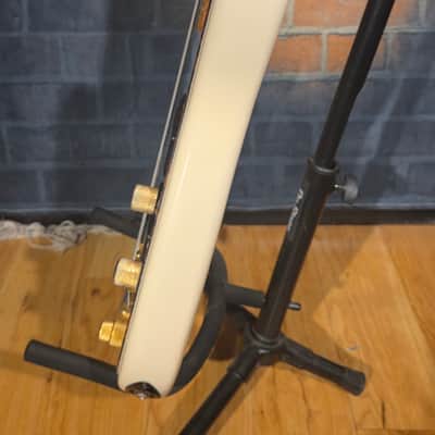 Peavey USA Axcelerator Plus 4-String Bass Vintage White image 10