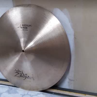 Zildjian 20" A Series Medium Ride Cymbal 1982 - 2012 - Traditional image 3