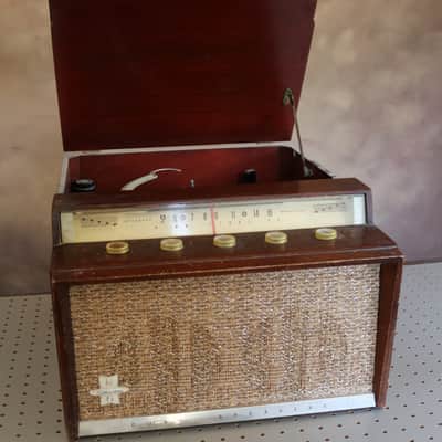Silvertone Phonograph/Radio, Model 7045A - Non-functional image 6