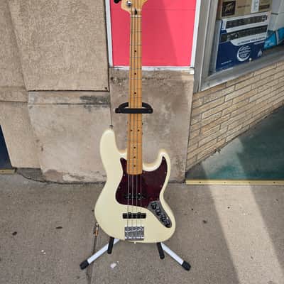Fender Player Plus Jazz Bass with Maple Fretboard 2021 - Present - Olympic Pearl image 2